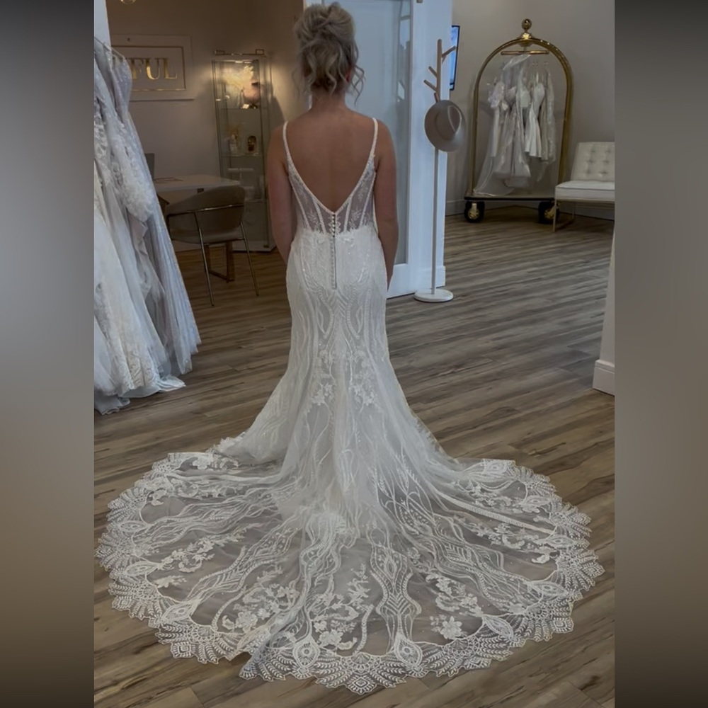 New Unaltered Elegant White Lace Wedding Dress with Overskirt